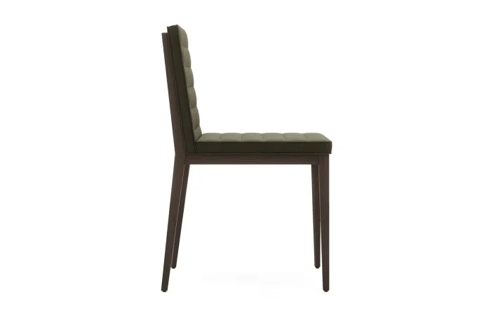 Essential chair 3