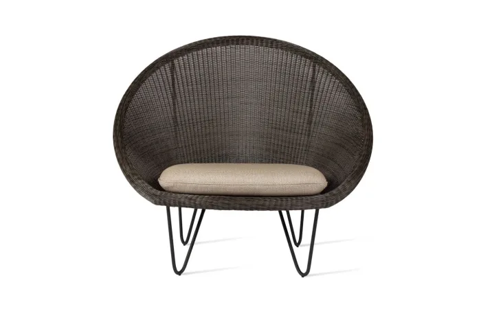 gipsy cocoon lounge chair black base 02